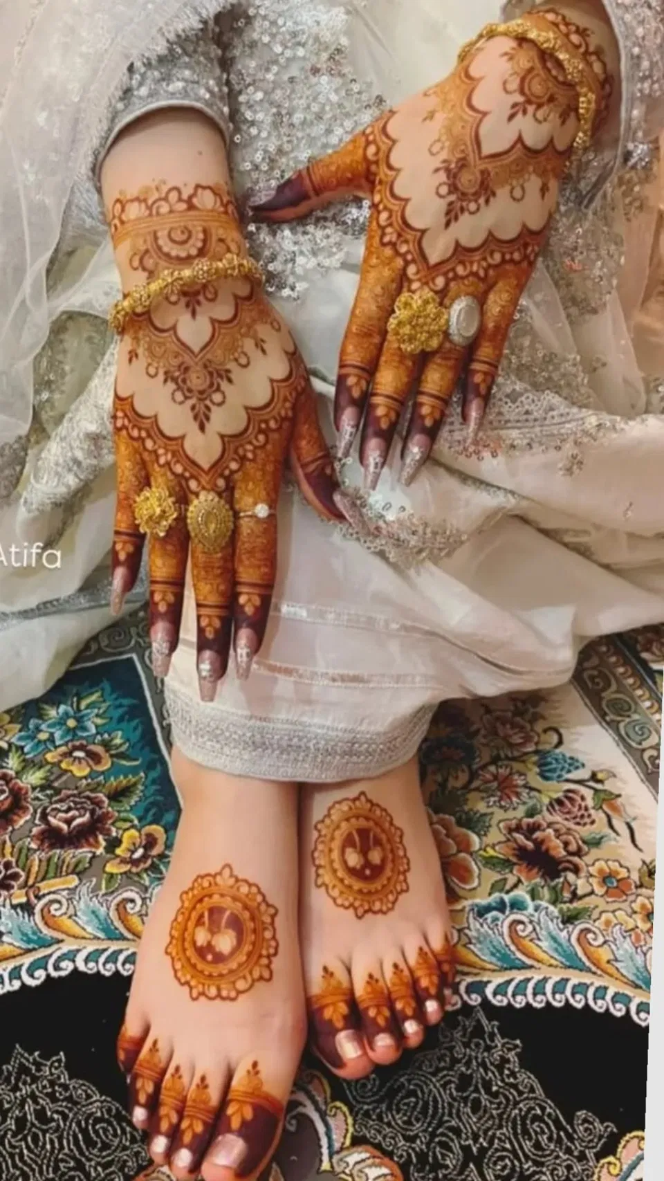 Bridal Simple Back Hand Mehndi Design with Jaal for Eid