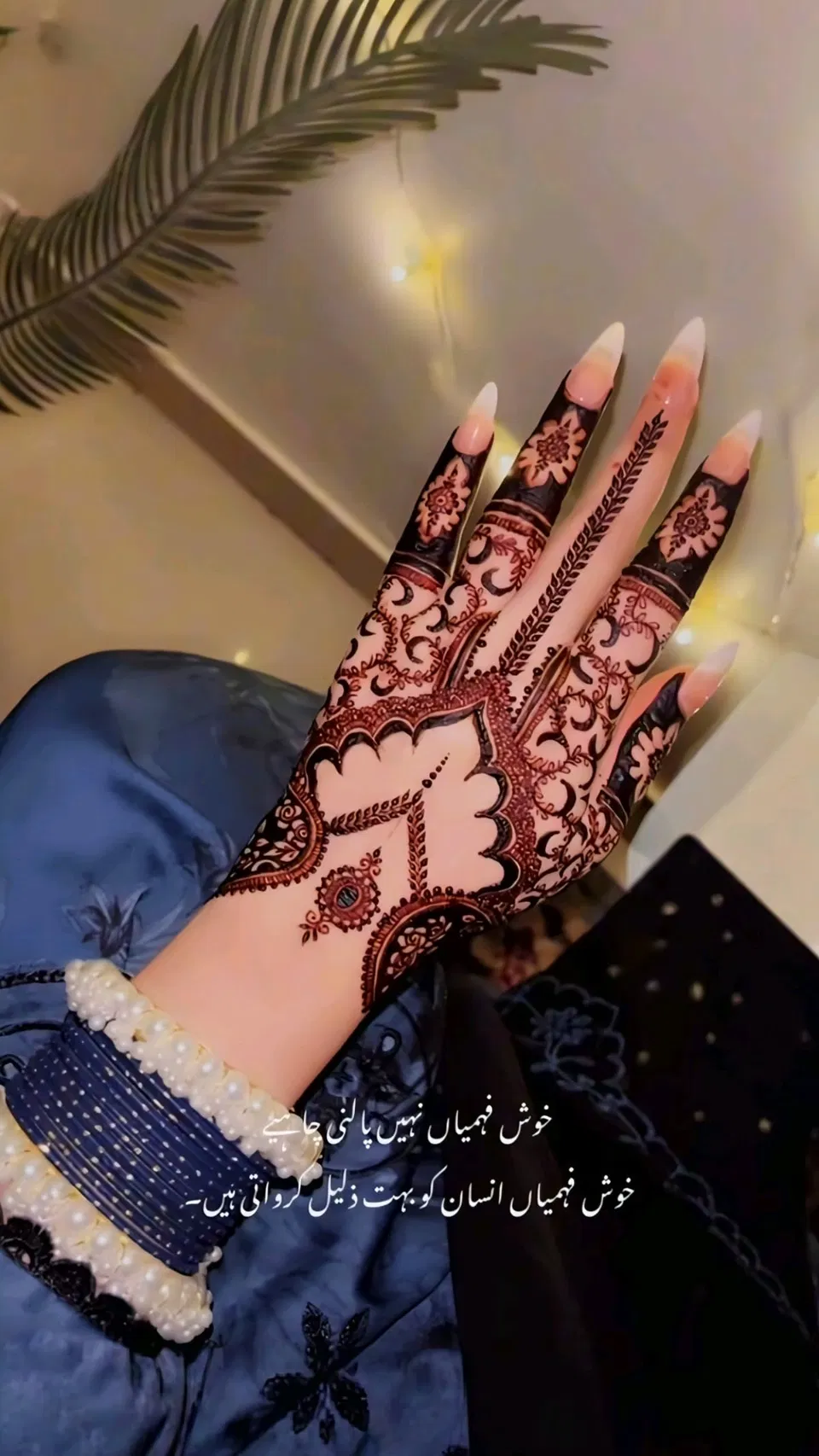 Aesthetic Stylish Back Hand Mehndi Design with Gol Tikki for Eid