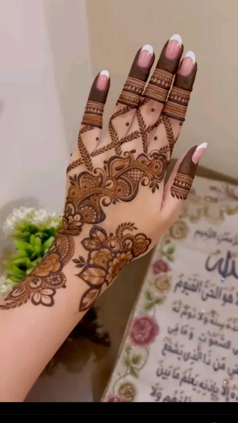 arabic simple circle back hand mehndi design