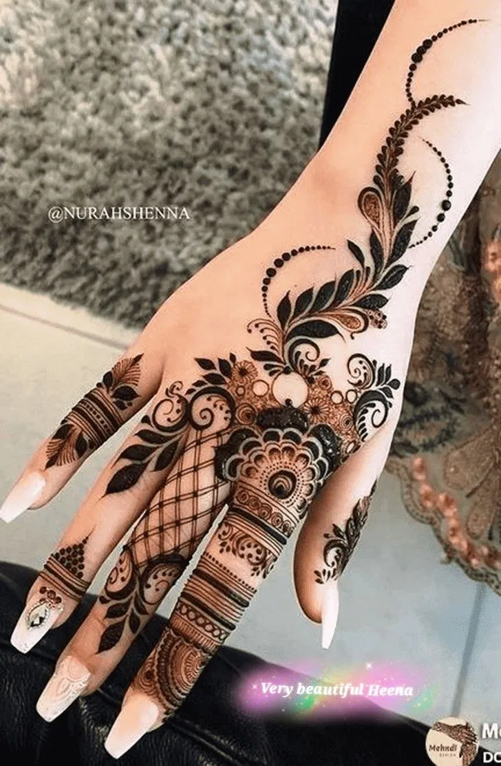 Dubai Stylish Finger Mehndi Design with Flowers