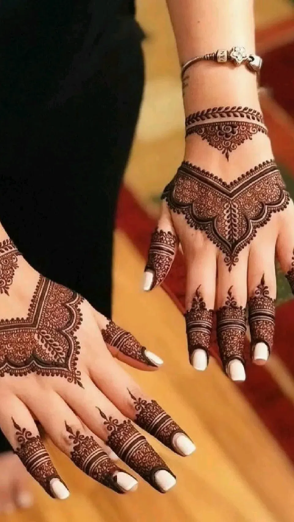Bridal Pakistani Back Hand Mehndi Design with Jaal for Eid (3)