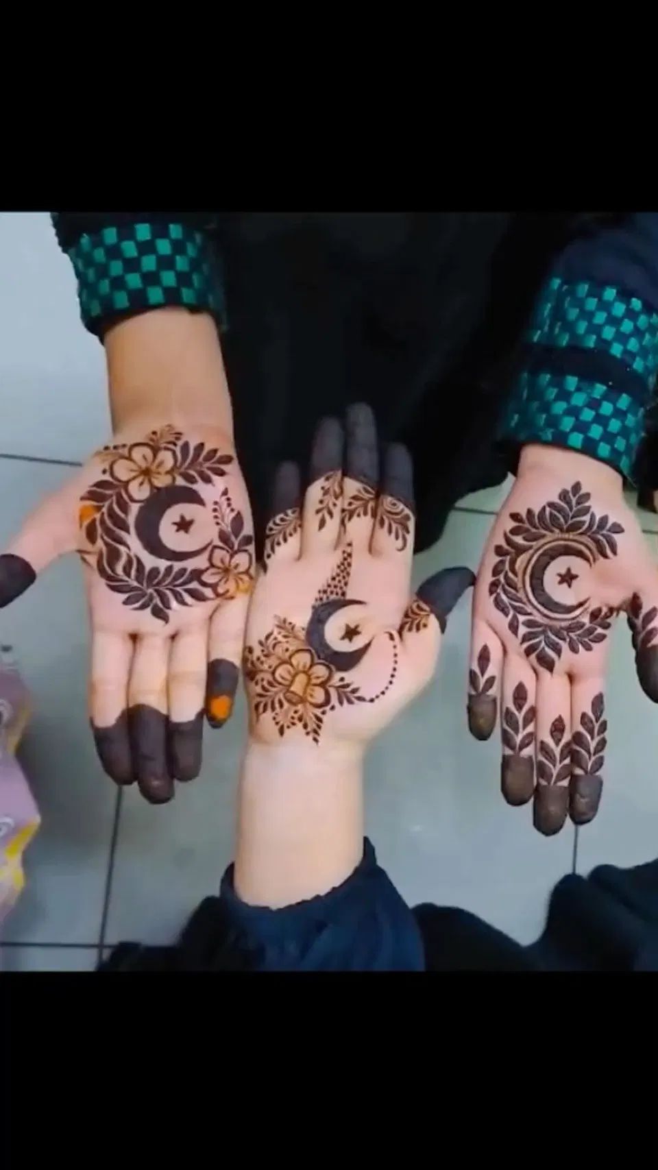 Aesthetic Arabic Front Hand Mehndi Design with Moon for Eid (4)