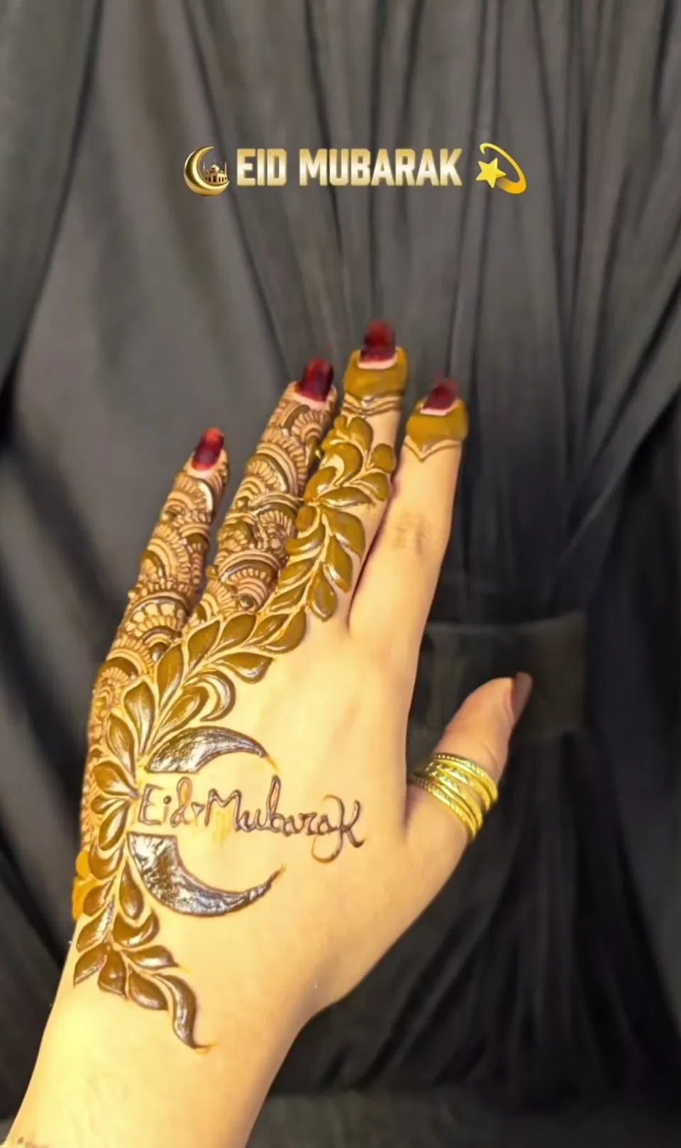Arabic Simple Back Hand Mehndi Design with Moon for Eid (2)