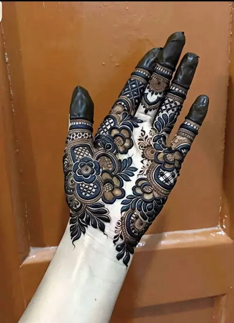 aesthetic pakistani bel back hand mehndi design