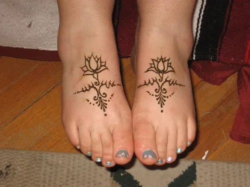 Minimal Simple Back Hand Mehndi Design with Hearts and Jaal