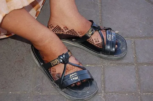 Simple Foot Mehndi Design with Jaal