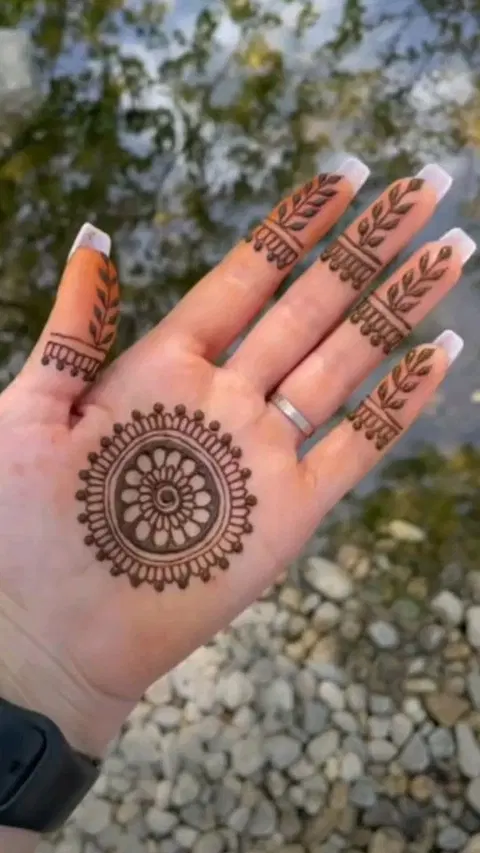 arabic simple circle finger mehndi design