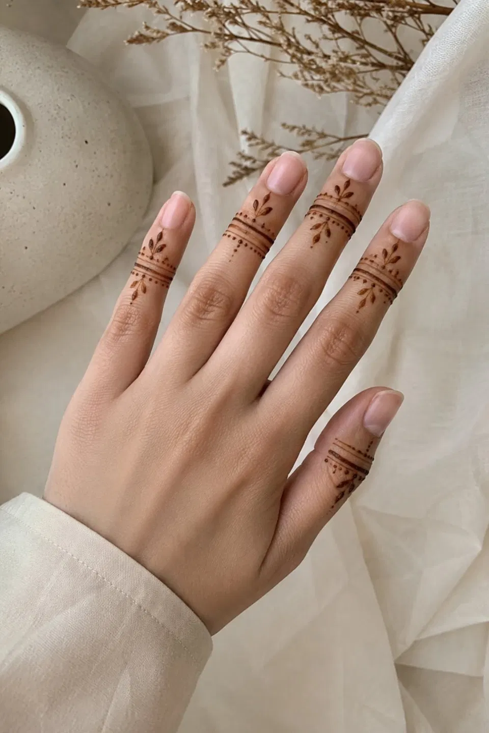 Minimal Simple Back Hand Mehndi Design with Jaal (9)