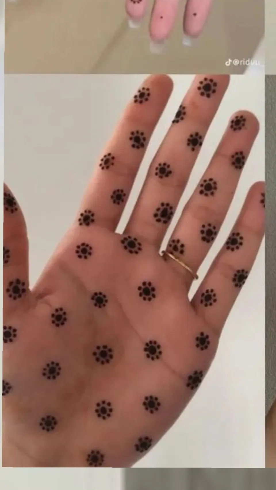 Aesthetic Minimal Finger Mehndi Design with Gol Tikki and Flowers (5)