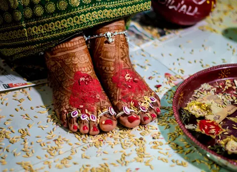 bridal indian figure foot mehndi design