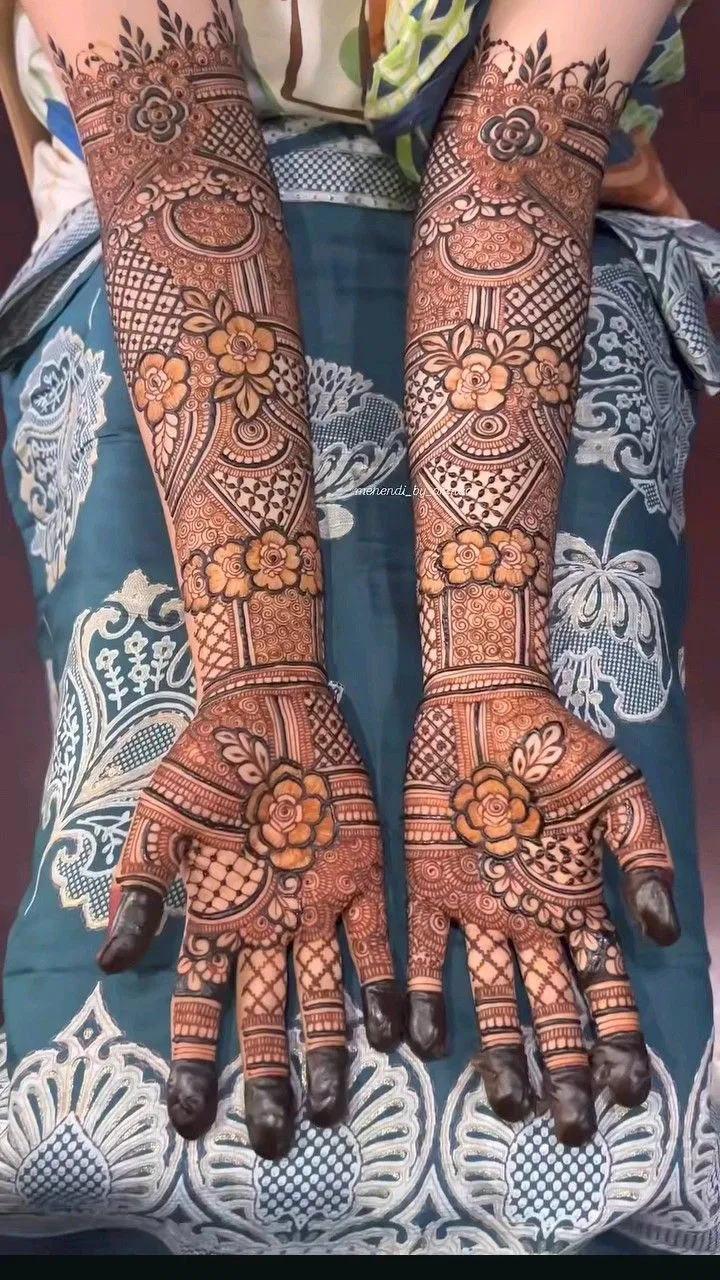 Bridal Stylish Back Hand Mehndi Design with Figures for Engagement (9)