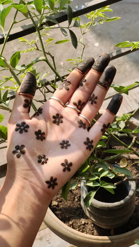 arabic simple circle finger mehndi design