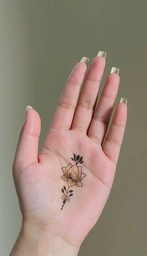 aesthetic arabic flower front hand mehndi design