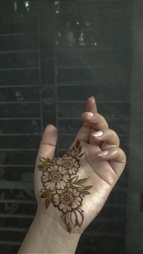 arabic simple flower finger mehndi design