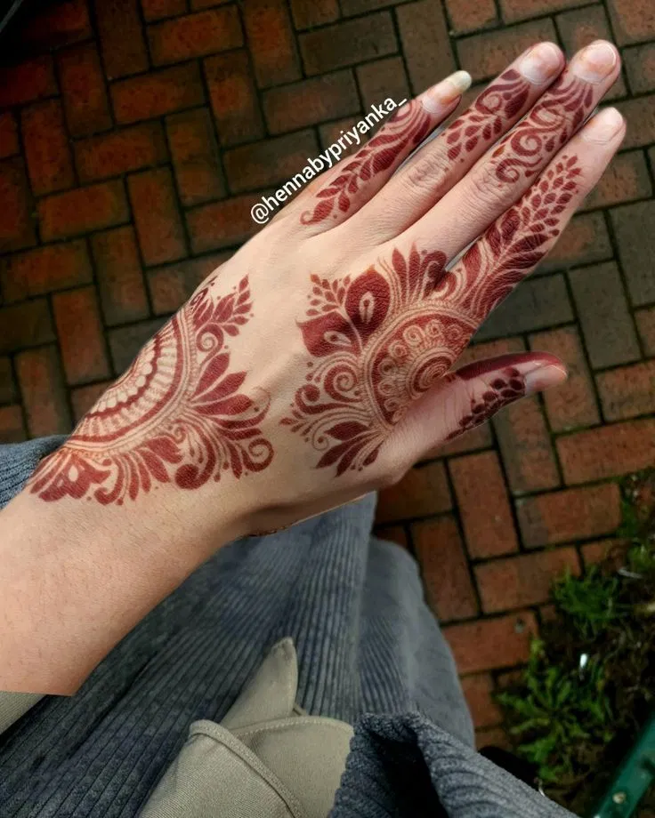 Aesthetic Arabic Front Hand Mehndi Design for Engagement