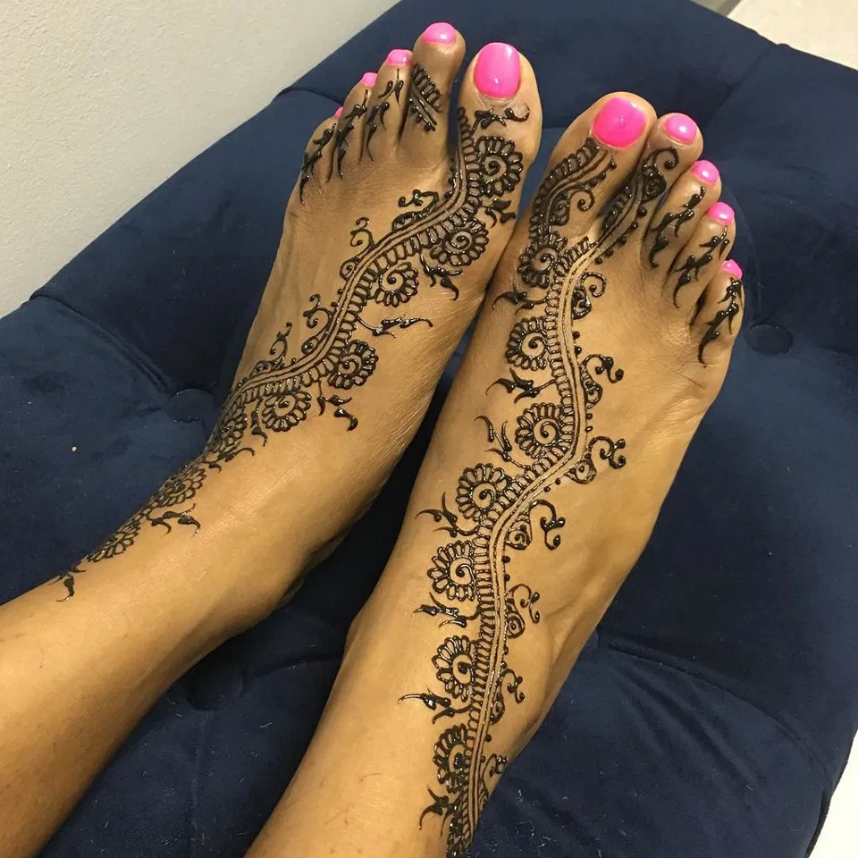 Aesthetic Back Hand Mehndi Design