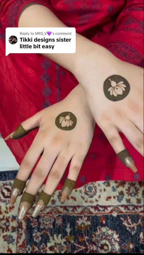 aesthetic minimal circle back hand mehndi design