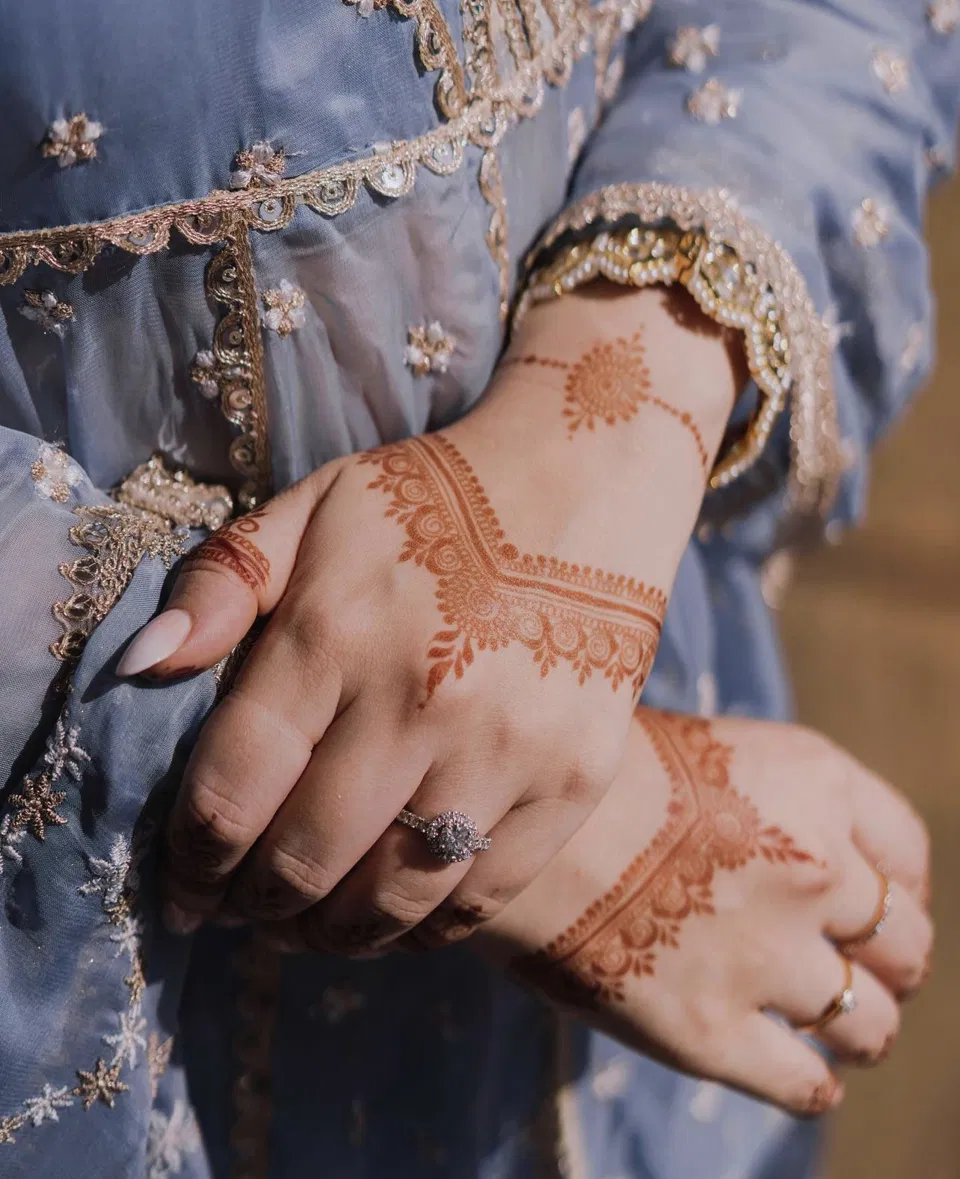 Aesthetic Minimal Arm Mehndi Design (3)