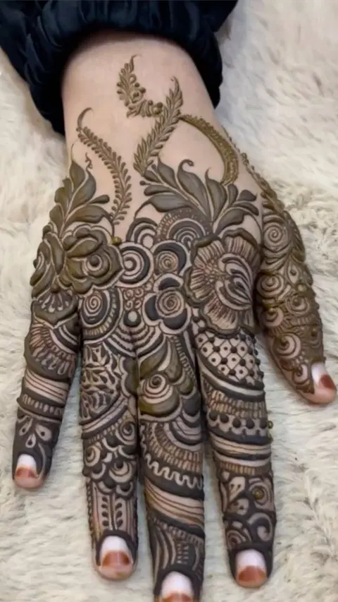 dubai stylish circle finger mehndi design