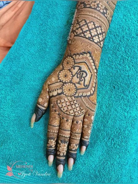 bridal back hand mehndi design