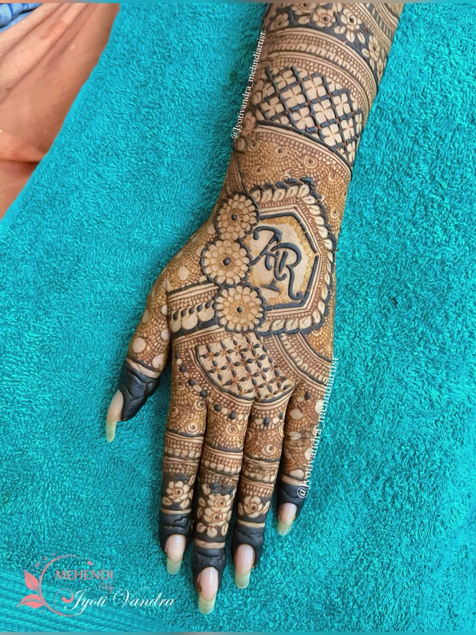 Bridal Back Hand Mehndi Design for Engagement (4)