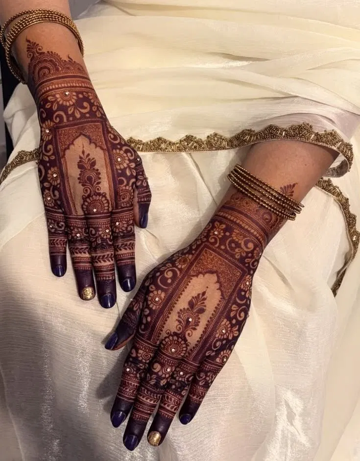 Bridal Royal Back Hand Mehndi Design with Figures and Jaal for Engagement (2)