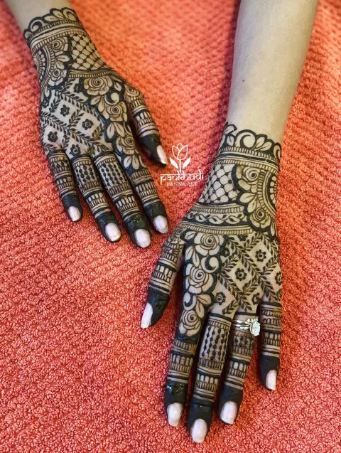 bridal stylish jaal back hand mehndi design