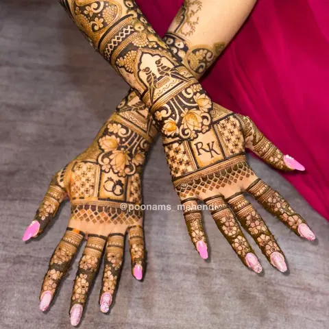 bridal stylish figure back hand mehndi design