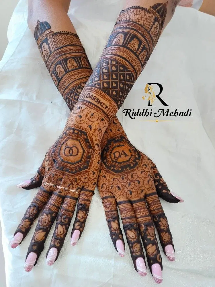 Bridal Stylish Back Hand Mehndi Design with Figures and Hearts for Engagement (9)