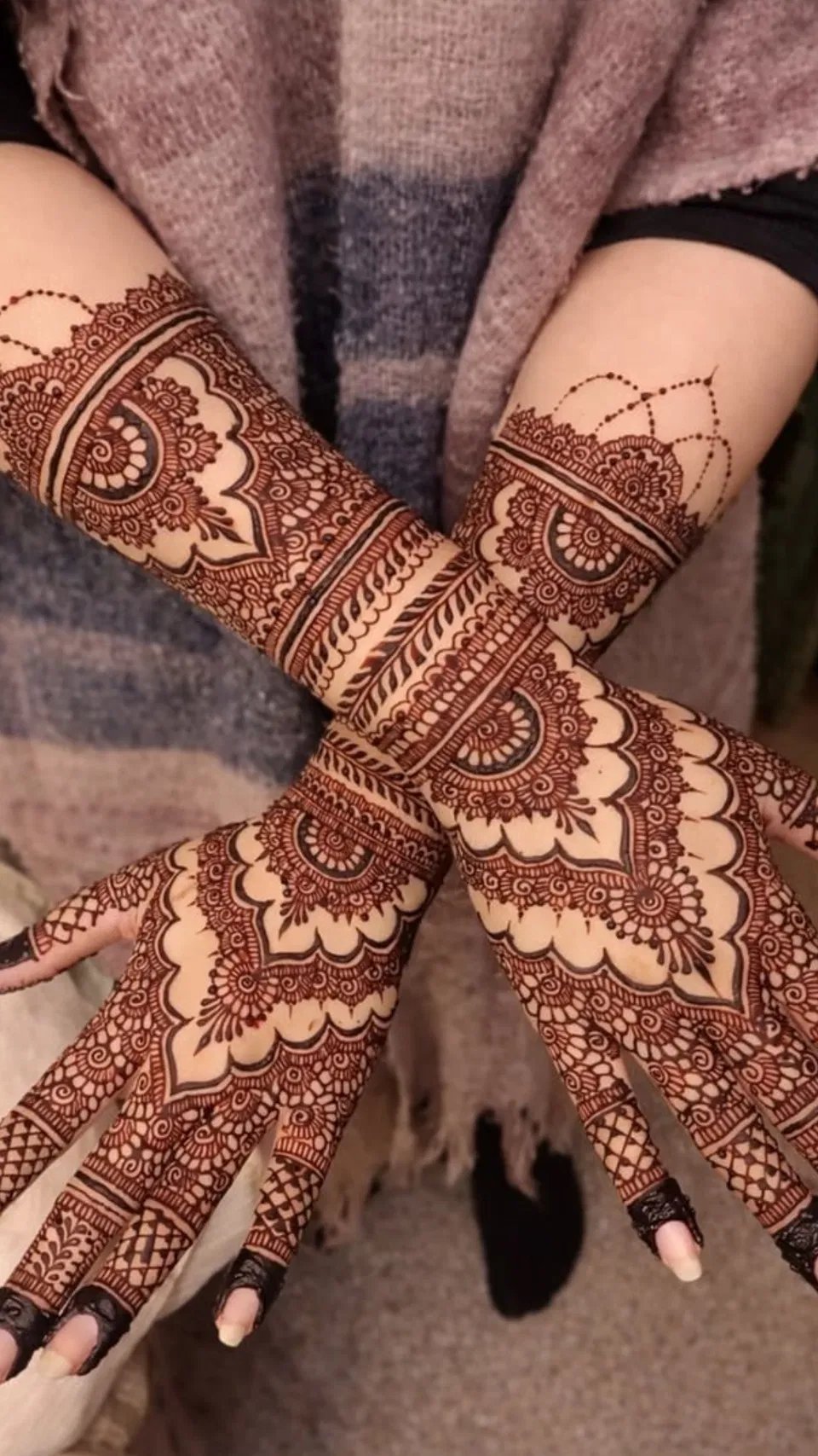 Bridal Arm Mehndi Design (2)