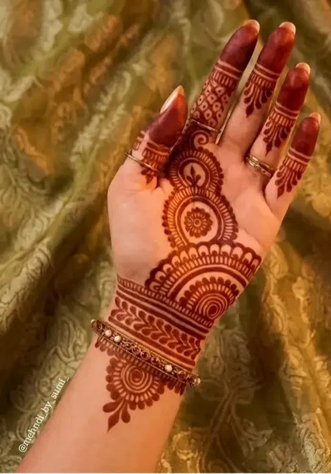 aesthetic arabic bel finger mehndi design