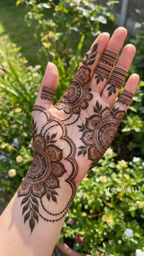 aesthetic arabic flower front hand mehndi design