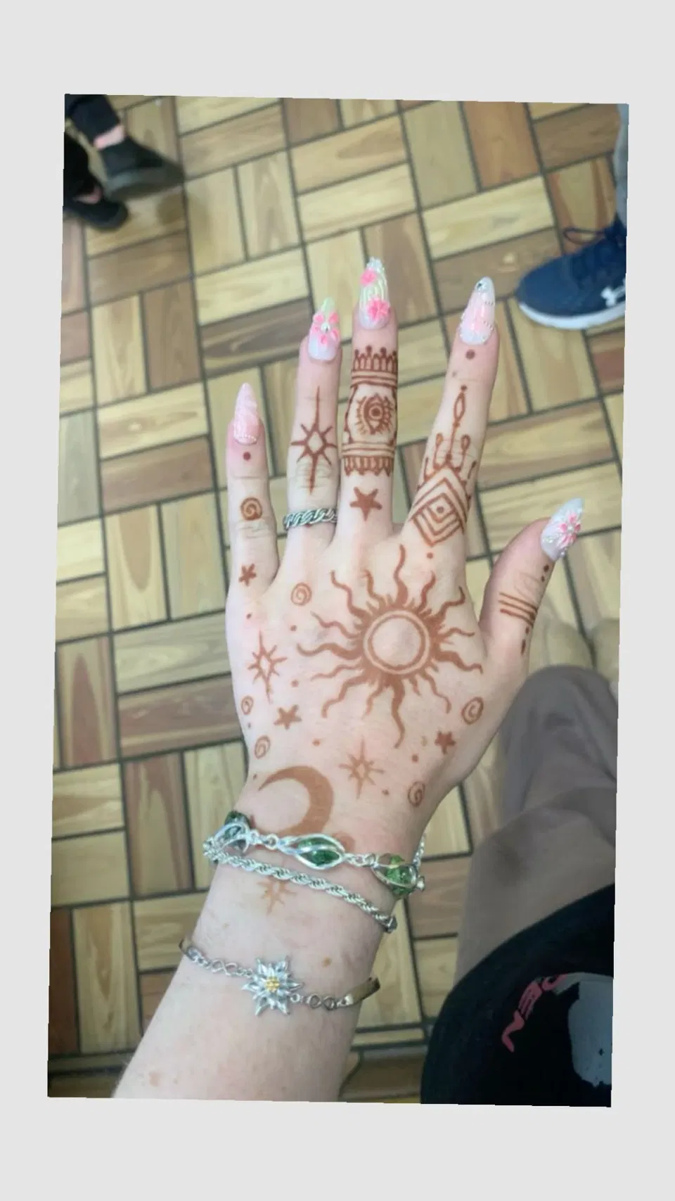 Aesthetic Simple Back Hand Mehndi Design with Moon (5)