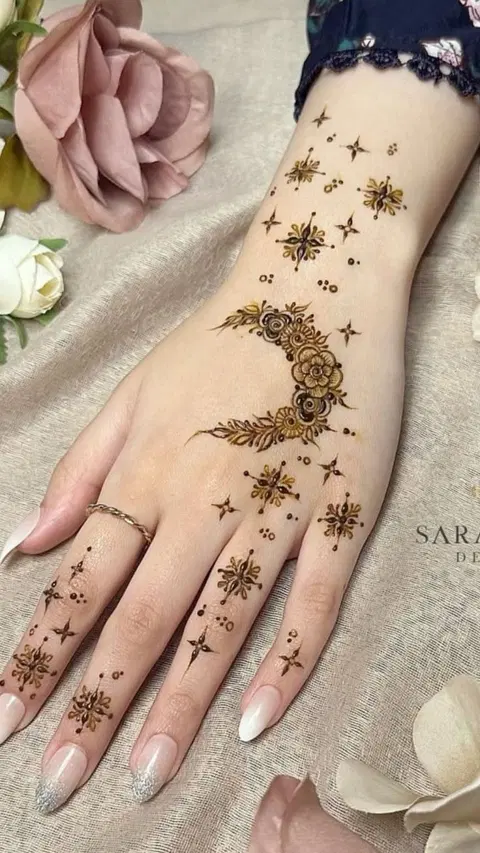 aesthetic arabic flower front hand mehndi design