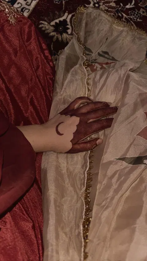 aesthetic simple moon back hand mehndi design