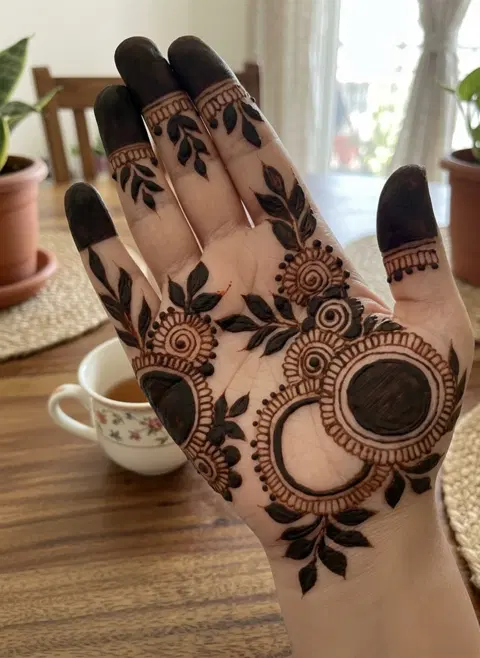 aesthetic arabic bel finger mehndi design