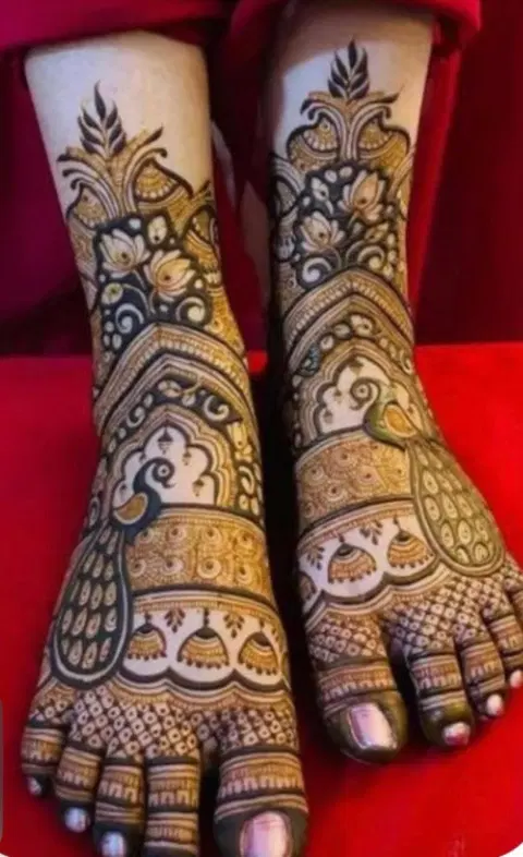 bridal royal figure back hand mehndi design