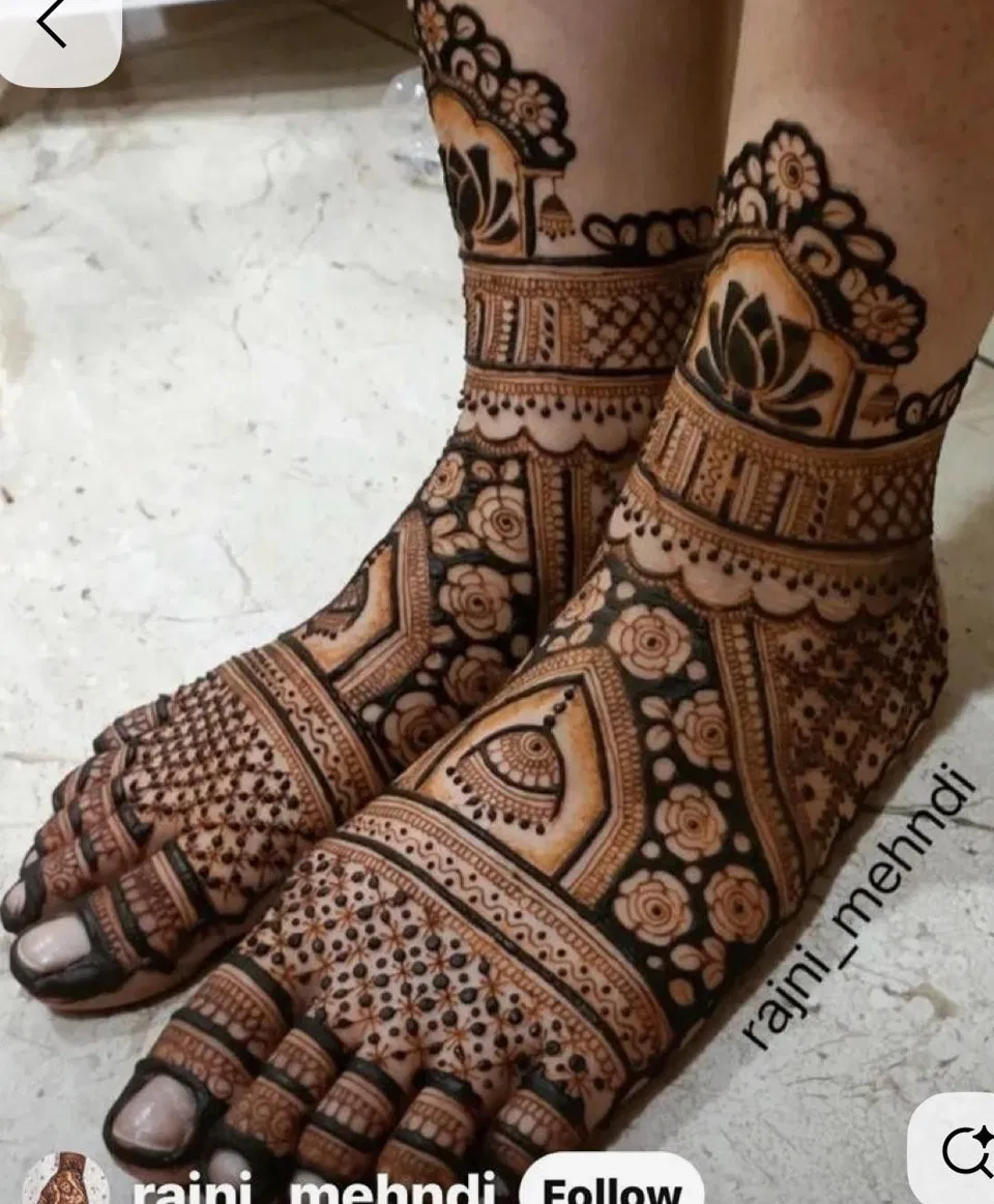 Bridal Royal Foot Mehndi Design with Figures (4)