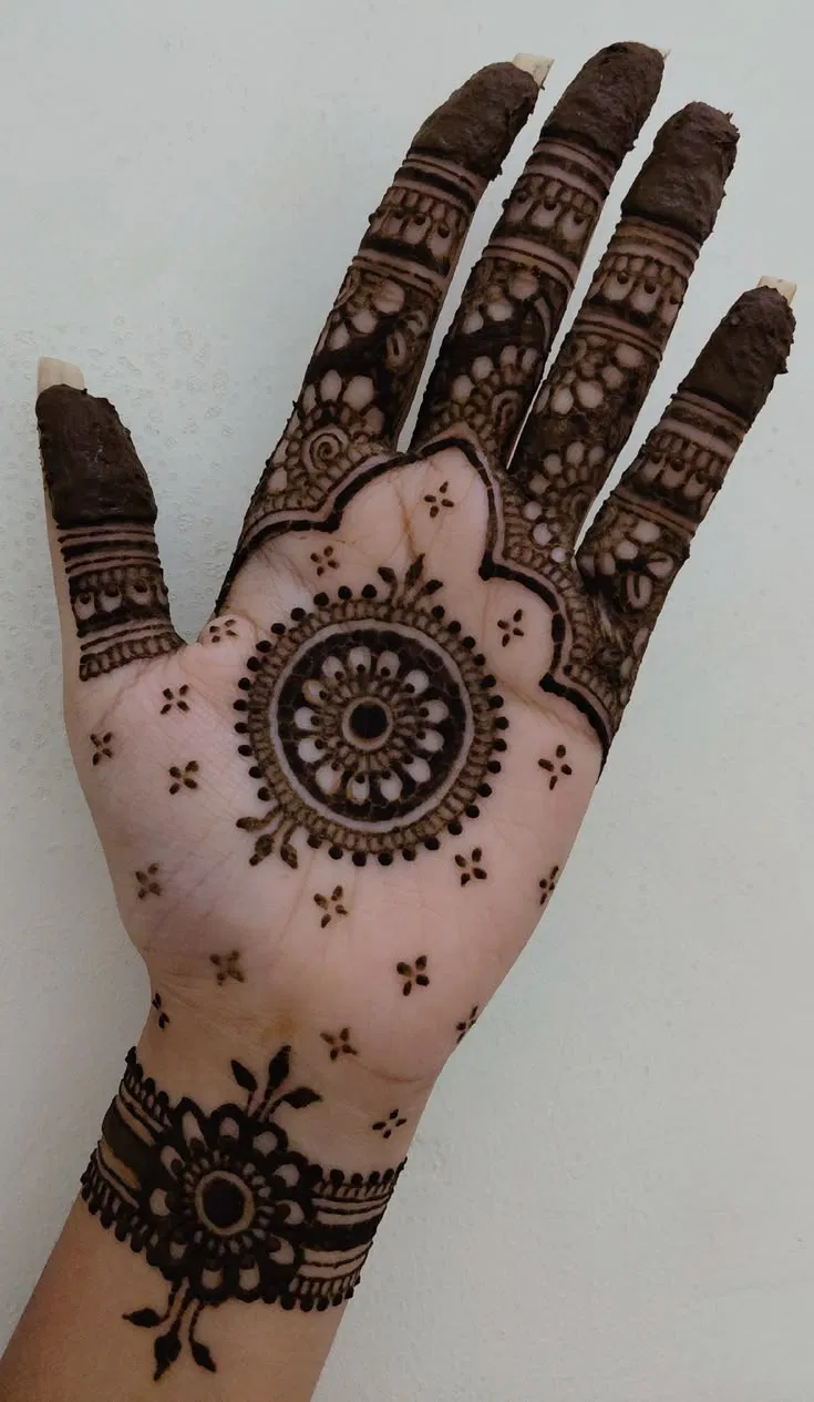 Aesthetic Arabic Finger Mehndi Design with Bel, Gol Tikki and Flowers for Diwali (3)