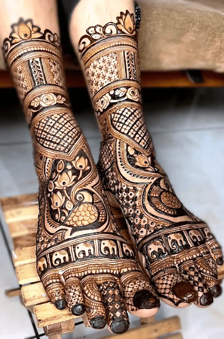 Bridal Royal Foot Mehndi Design with Deity and Figures for Engagement