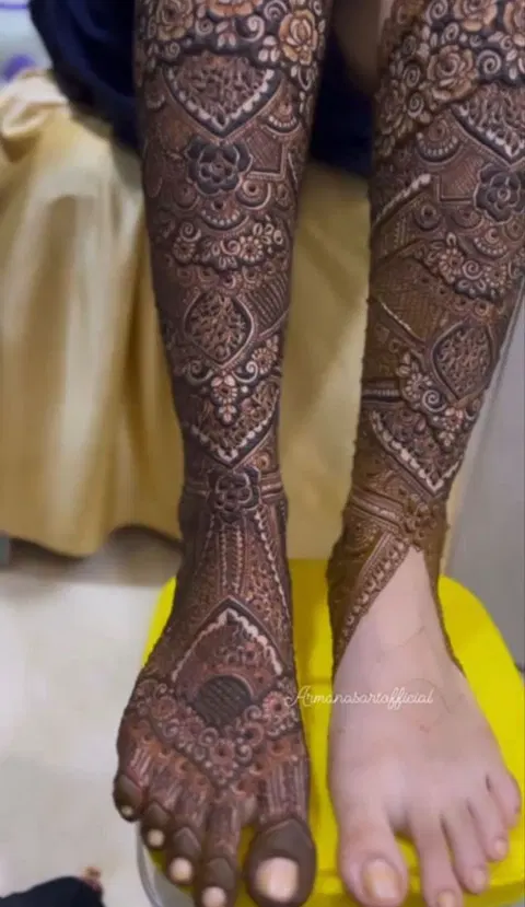 bridal royal figure foot mehndi design