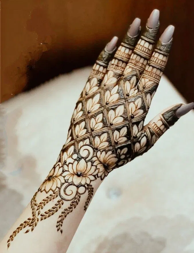 Dubai Royal Back Hand Mehndi Design with Flowers and Jaal