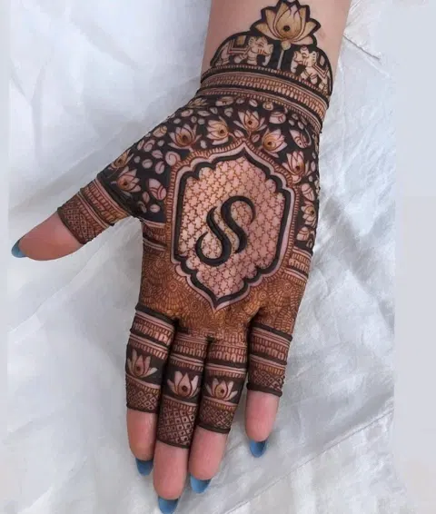 stylish name front hand mehndi design