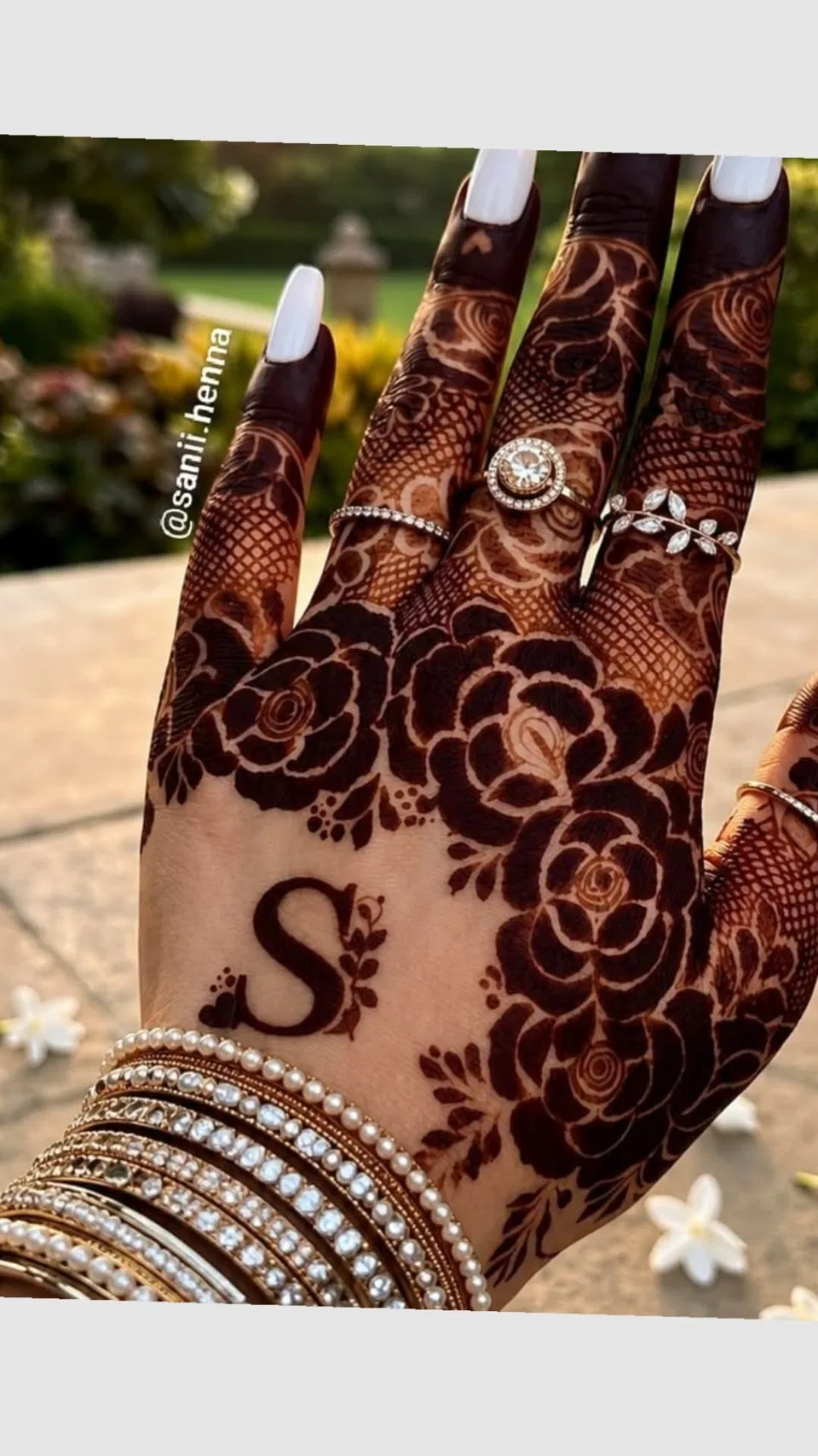 Aesthetic Arabic Finger Mehndi Design with Hidden Name (2)