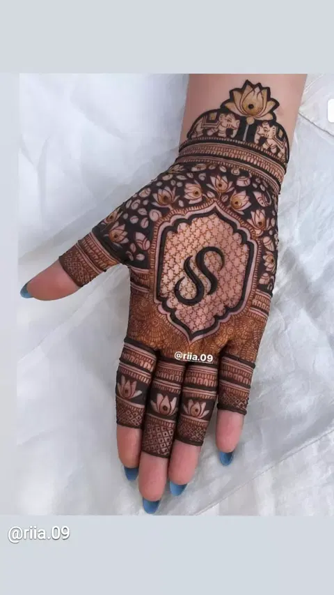 stylish name front hand mehndi design