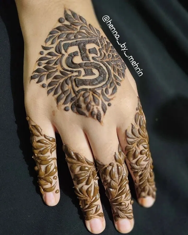 Bridal Stylish Finger Mehndi Design with Figures and Hidden Name (3)