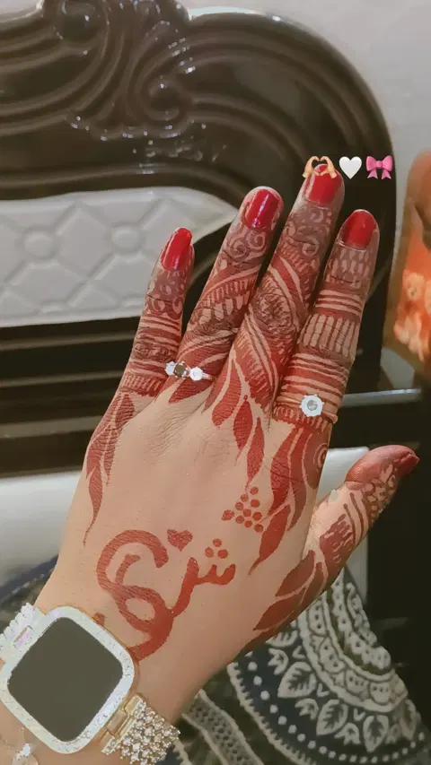 simple stylish name arm mehndi design