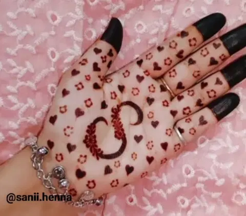 simple stylish circle finger mehndi design