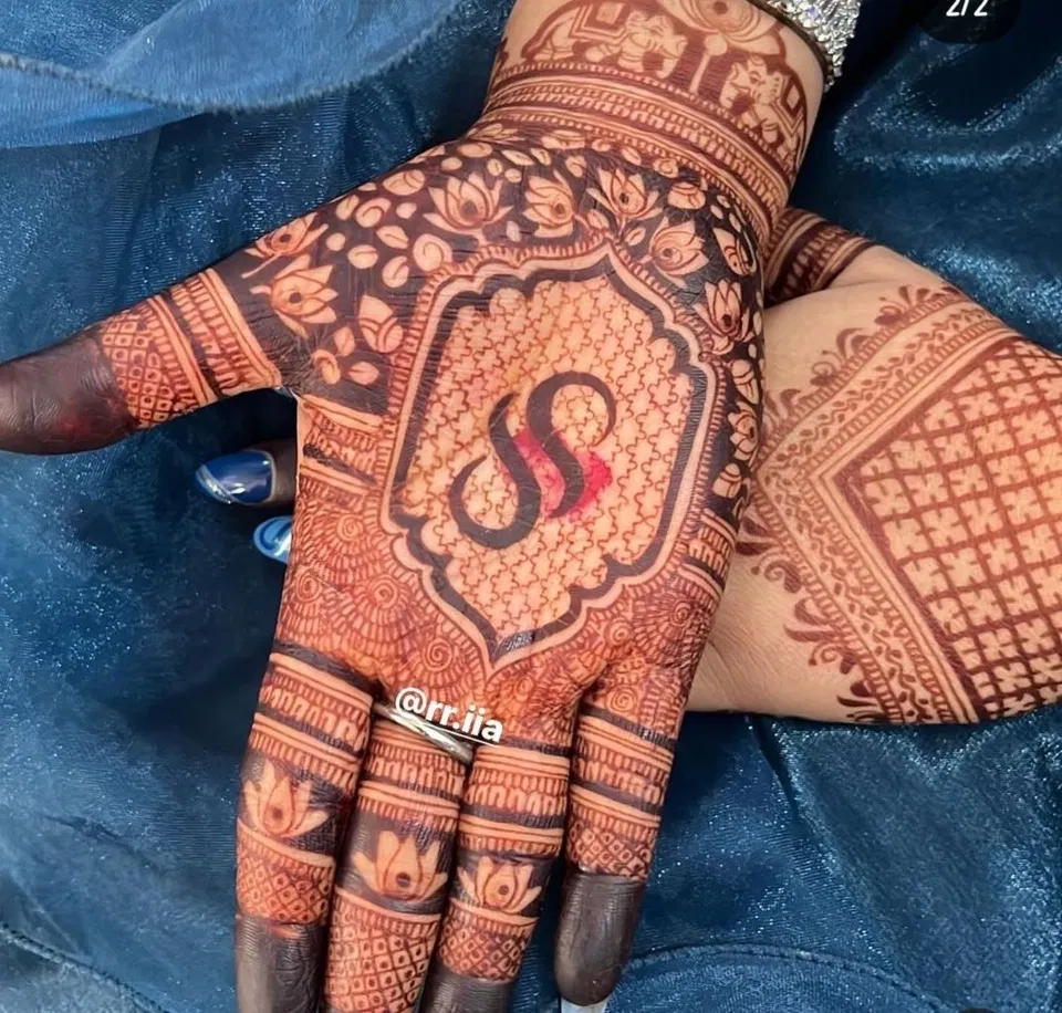 Stylish Mehndi Design with Hidden Name (3)