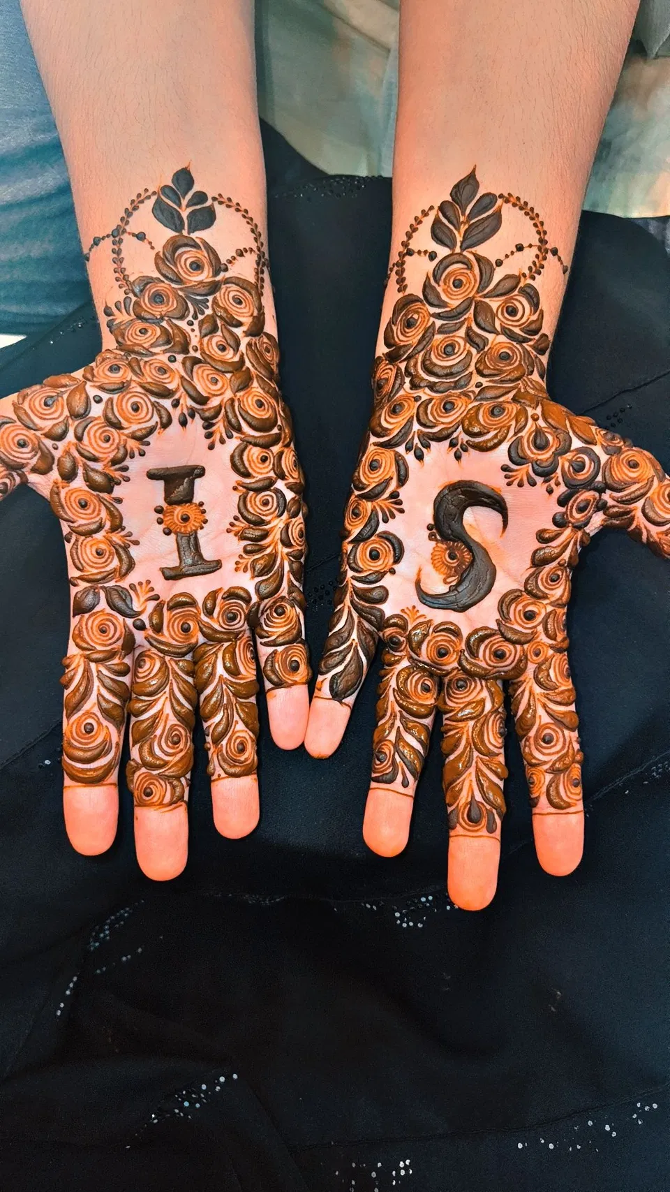Bridal Simple Front Hand Mehndi Design with Gol Tikki and Hidden Name